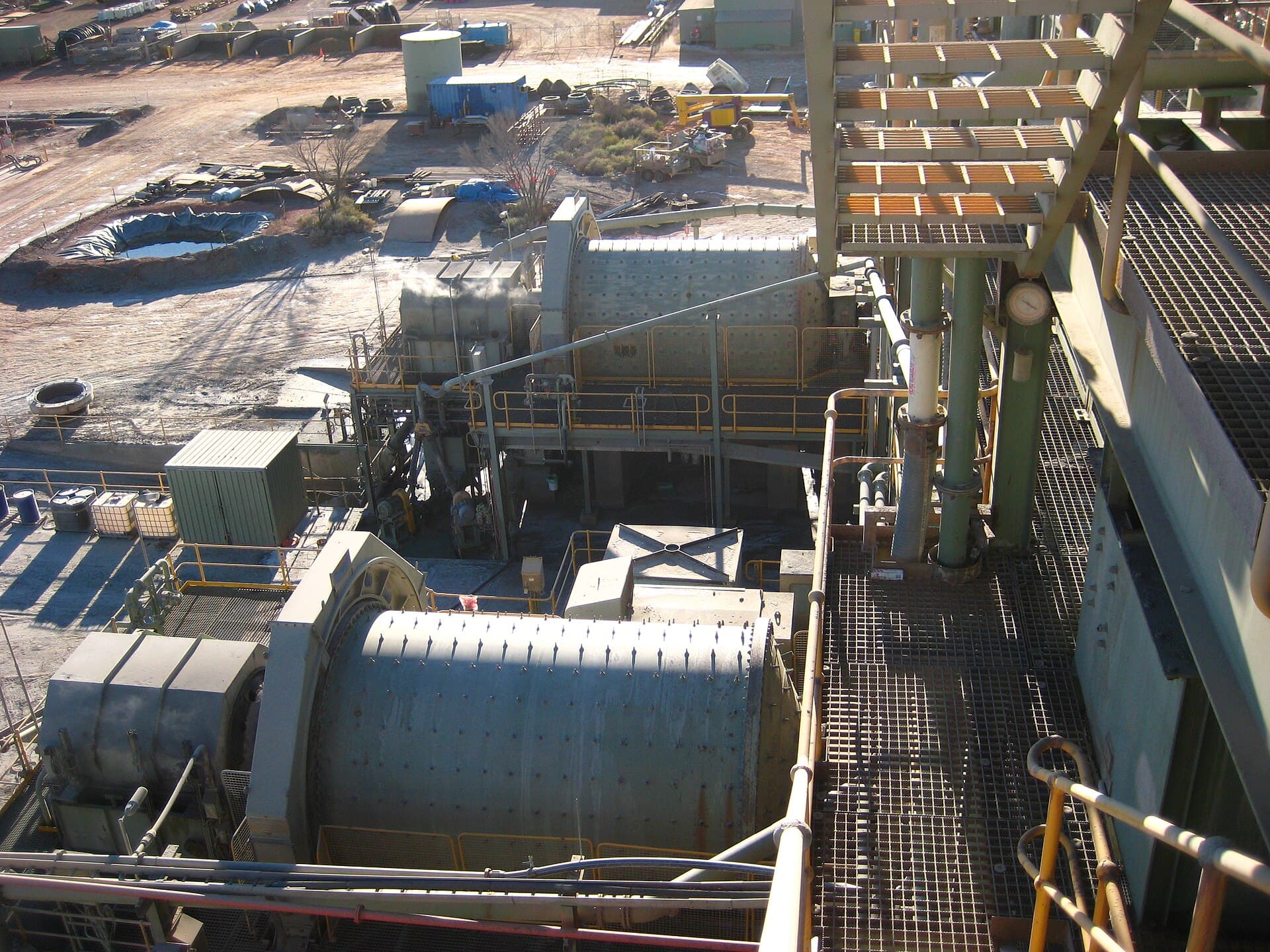 Wet pan mill yenye magurudumu mazito kwenye sinia la kusagia
