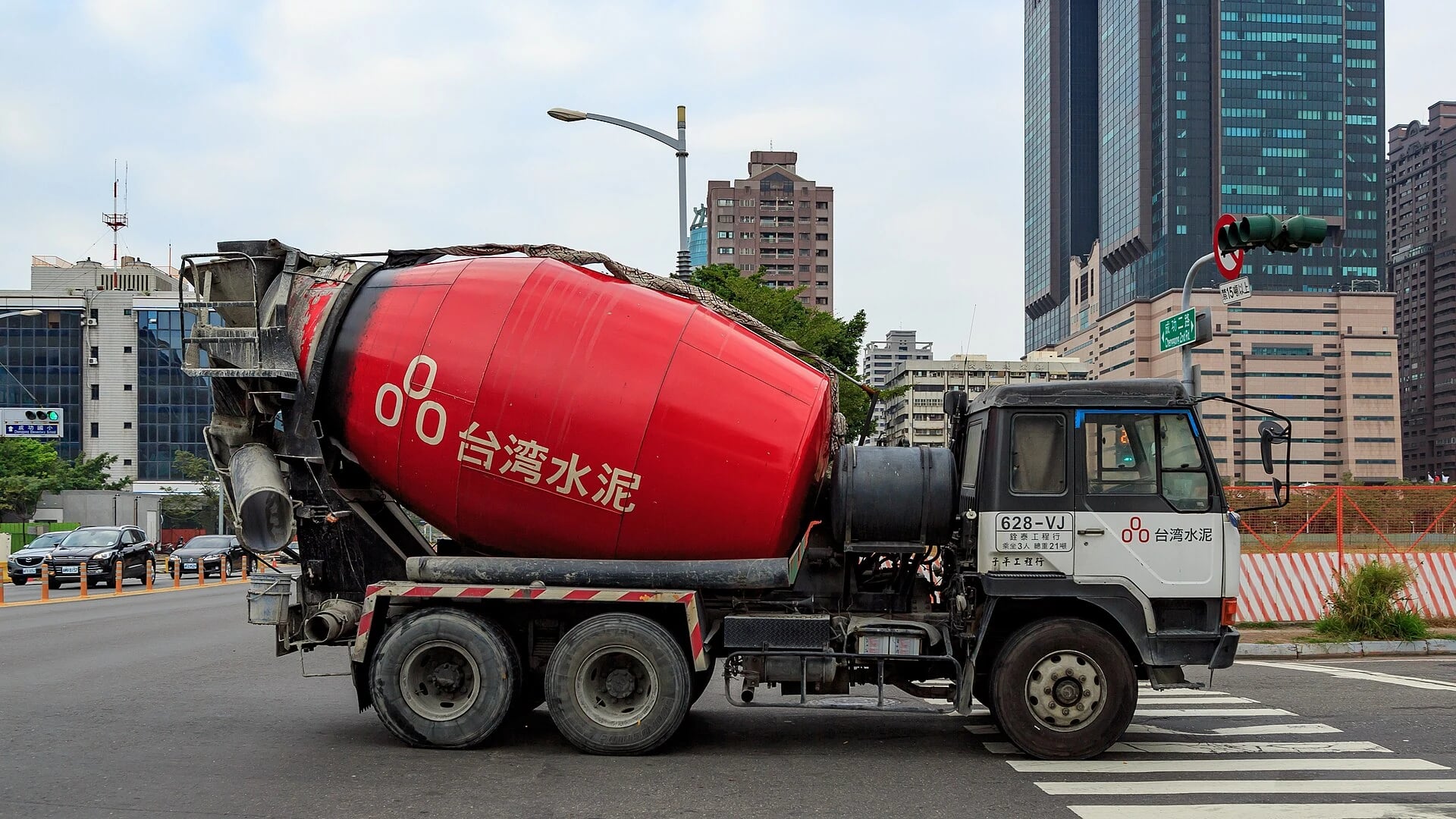 A concrete mixer truck keeps concrete mixed in a rotating drum while transporting it to the work site.